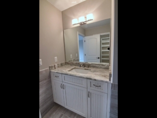 2nd_Bedroom_Bathroom_l