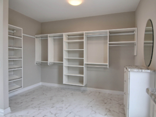 Master_Bedroom_Walk-In_Closet_l